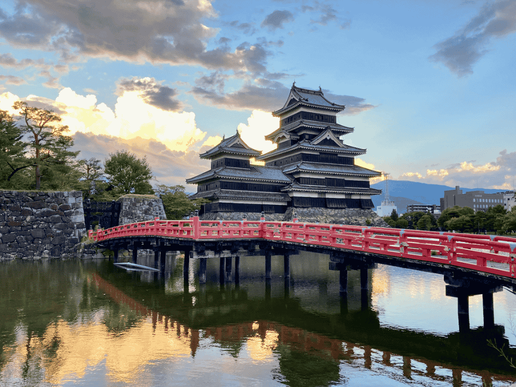 Matsumoto Castle with Uzumi Bridge